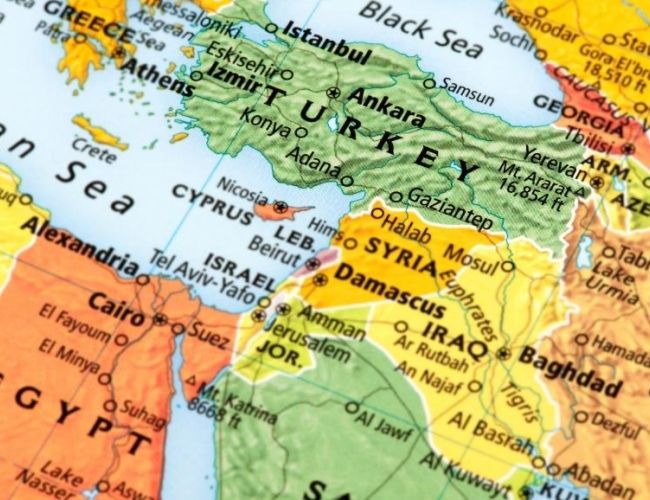 Can tourists in Turkey take what they buy with them?